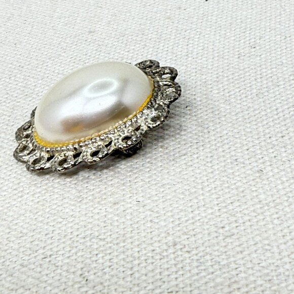 Vintage Filigree Brooch Classic Style‎ Imitation Pearl Gold Tone Retro - Picture 3 of 9